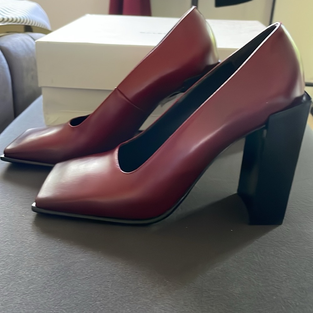 Balenciaga square toe pump